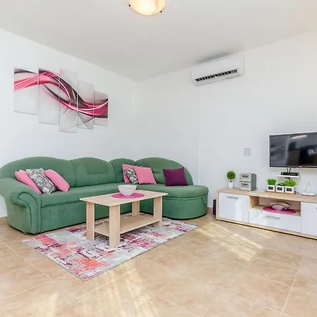 Apartment Snjezana