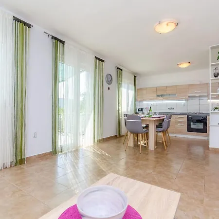 Apartment Snjezana